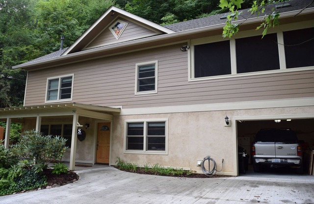 Relaxing Mountain Retreat! Comfortable, Spacious Montreat Home