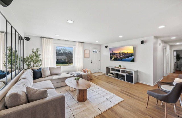 Relaxing Private Ranch Retreat–10 Mins to Downtown. Complete w/your own Urinal!