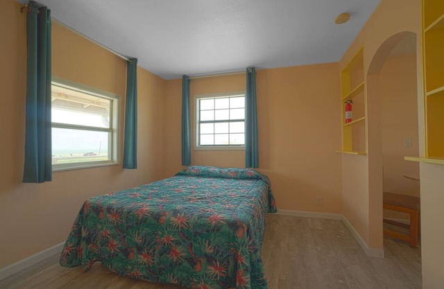 Relaxing Queen Room by USS Lexington – Pet Friendly w/Free Parking