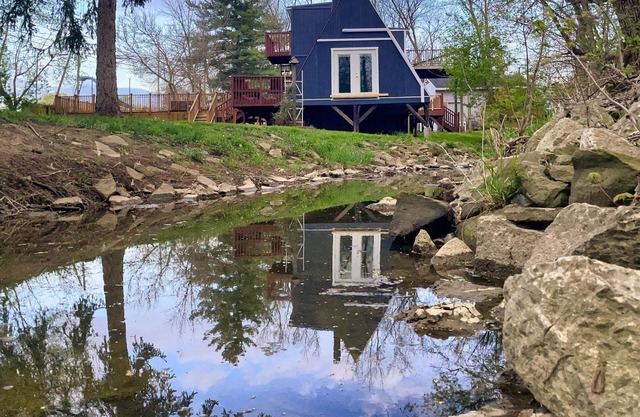 Relaxing Scenic 2-Bedroom Retreat With Private Hot Tub