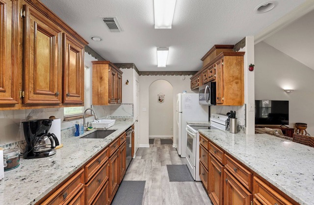 Relaxing single-family house on a 2-acre land between Houston and Galveston