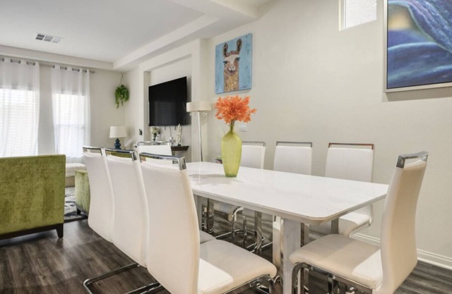 Relaxing Vegas Stay with BBQ & Games