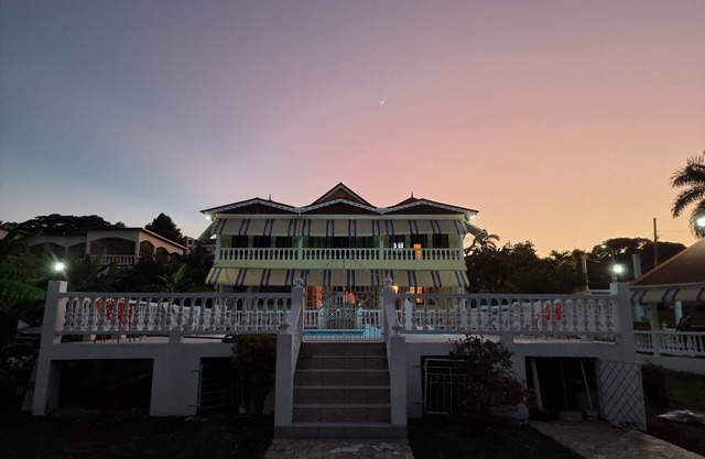 Relaxing villa with pool and access to beautiful beach