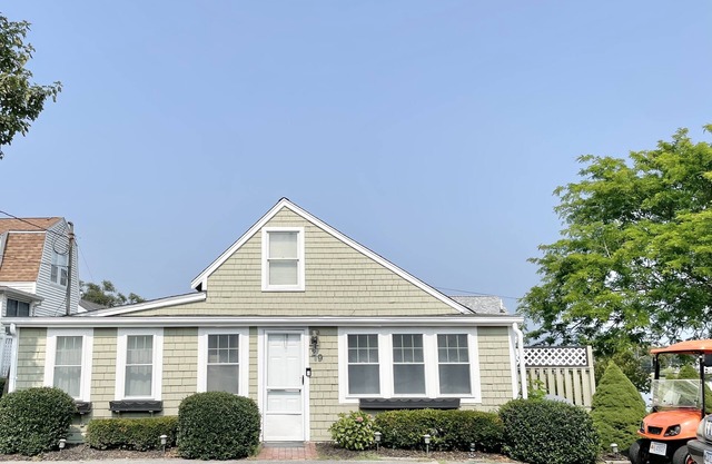 Relaxing Water view Onset Beach 3 bedrooms walking distance to everything