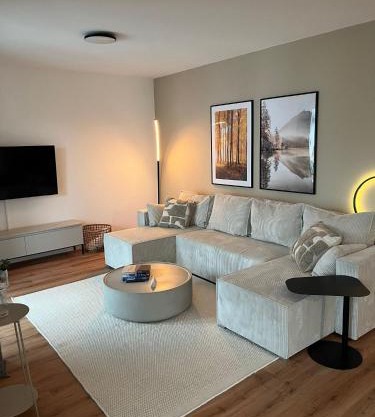 REMA Homes - 180x200 Bett Küche Bad 50' TV Tiefgarage