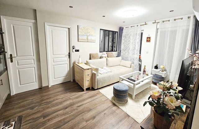 Remarkable, air-con, 2-Bed Apartment by Paris