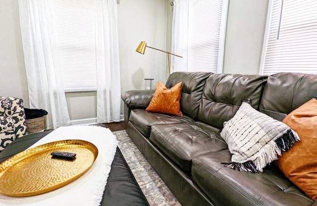 Remodeled Comfort Home Bettendorf + Fenced yard