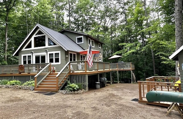 Remodeled Home just steps away from Handcock Pond