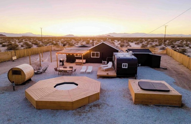 Remote Home | Shroom Room ~ Hot Tub ~ Pool ~ Sauna