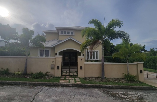 Rendezvous Meadows - Lovely 3 bed 3 bath house, fully enclosed with office/patio