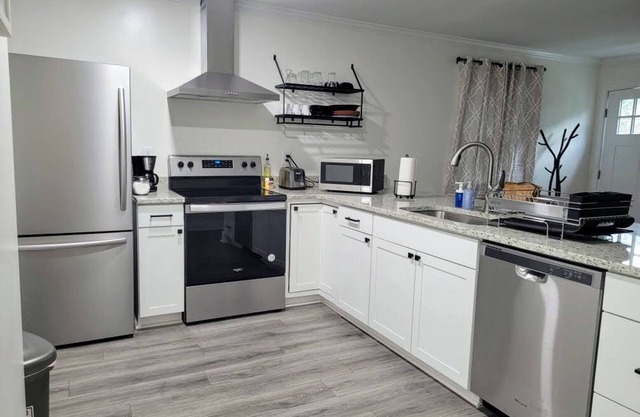 Renovated 2 Bed Walltown Home Walk to Duke B