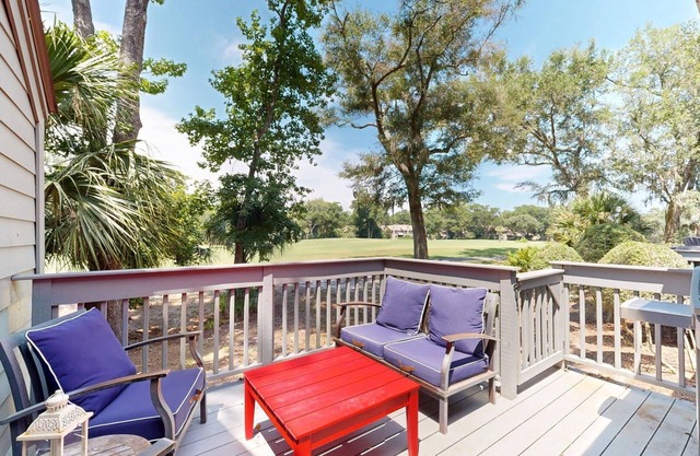 Renovated 2 bedroom condo on the golf course