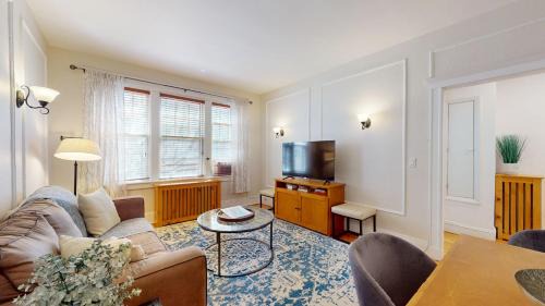 Renovated 2b, In-unit Laundry, Longwood, 1st Flr