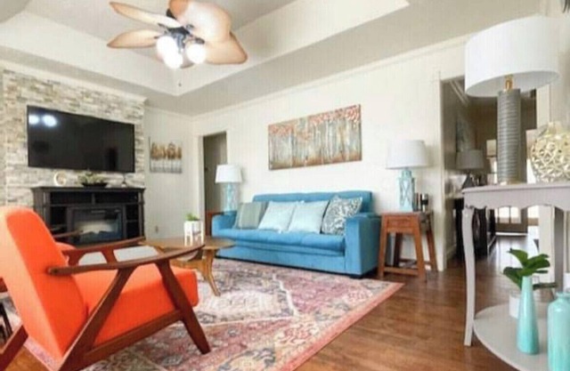 ⭐️Renovated 3BD 2BA w/Sunroom ⭐️ Near I-40