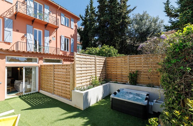 Renovated, air-conditioned apartment with private garden, jacuzzi, and hammam