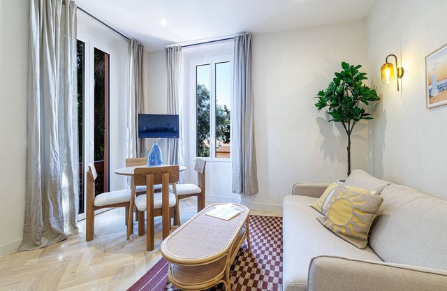 Renovated Apartment – Air-Conditioned – 2 En-Suite Bedrooms