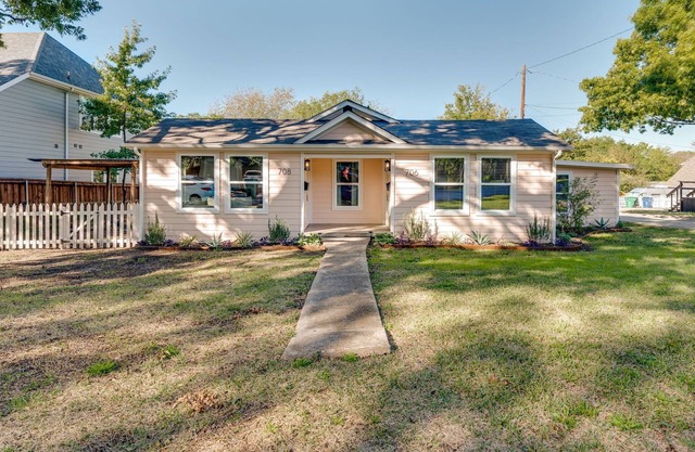 Renovated Charming Historic Home within 1 Mile of Historic Downtown McKinney
