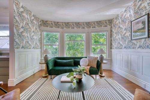 Renovated Craftsman - Fast Wifi - WalkScore 95