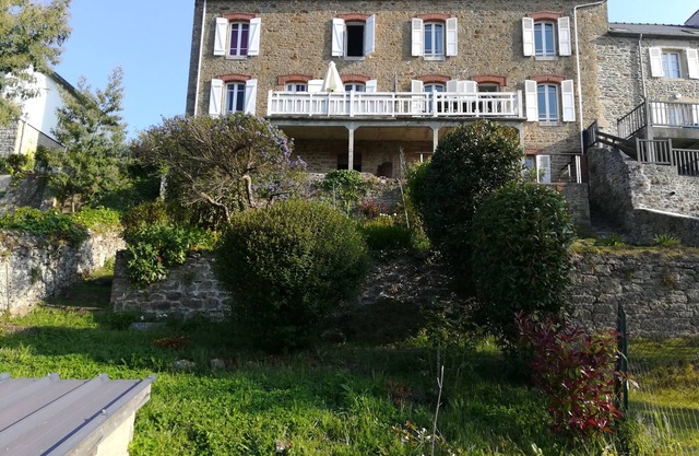 Renovated family home, in the heart of Saint Briac, port access, 3*, sleeps 2- 7.
