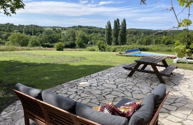Renovated farmhouse with stunning views & heated pool