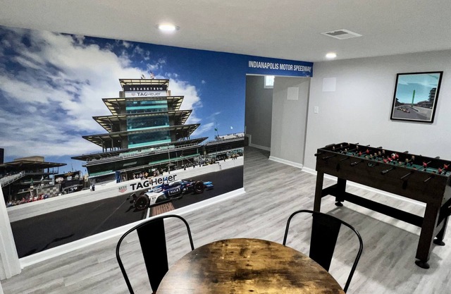 Renovated home in Speedway minutes from Indy 500 and close to Downtown