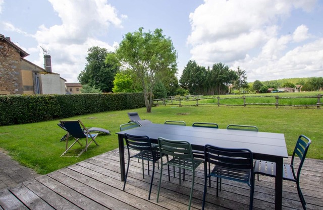 Renovated house with air conditioning, terrace and parking in Capdrot