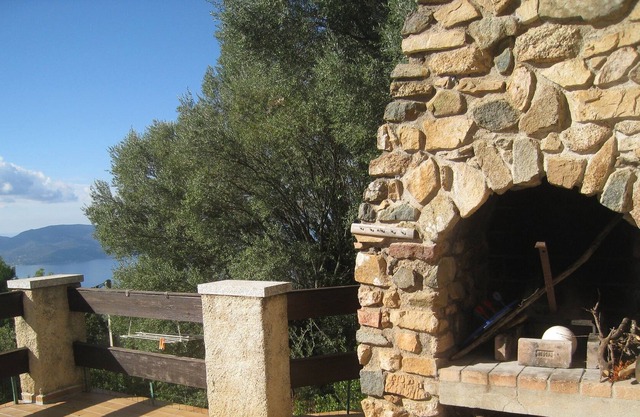 Renovated house with view of the Gulf of Valinco, and 2 bedrooms for 5 people