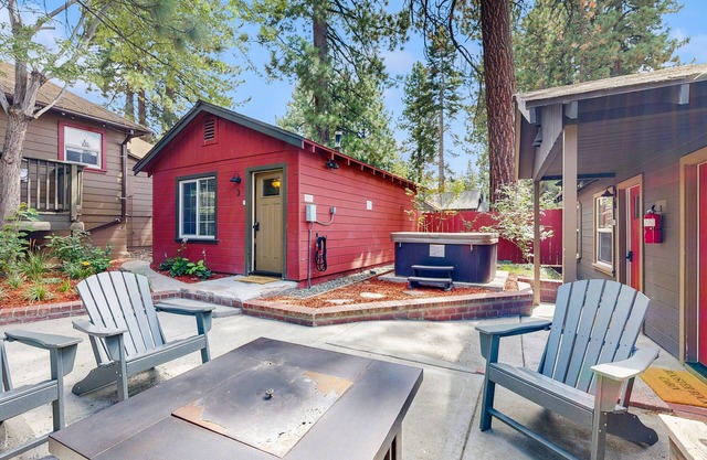 Renovated Modern Retreat with Hot Tub | Walk to Lakeside Beach & Gondola