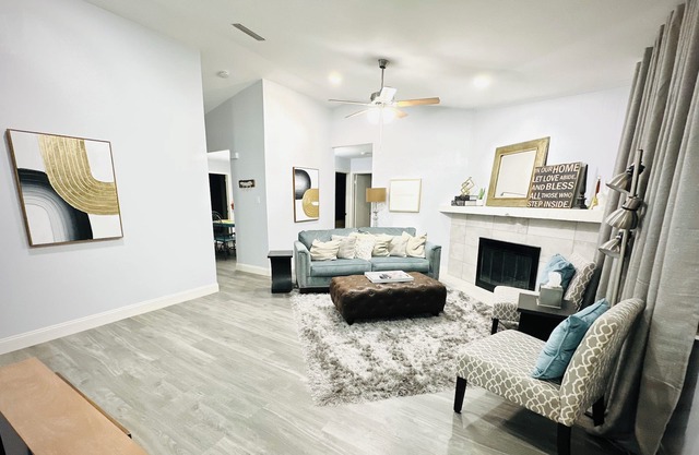 Renovated retreat 5 minutes or less from hospitals, highways, & foodie markets!