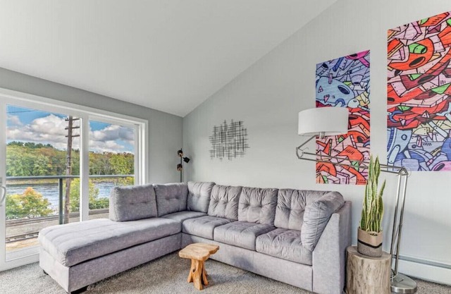 Renovated Riverfront 4 BD | Sleeps 8 | Parking