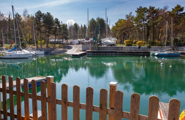 Renovated waterfront villa with 10-meter boat mooring