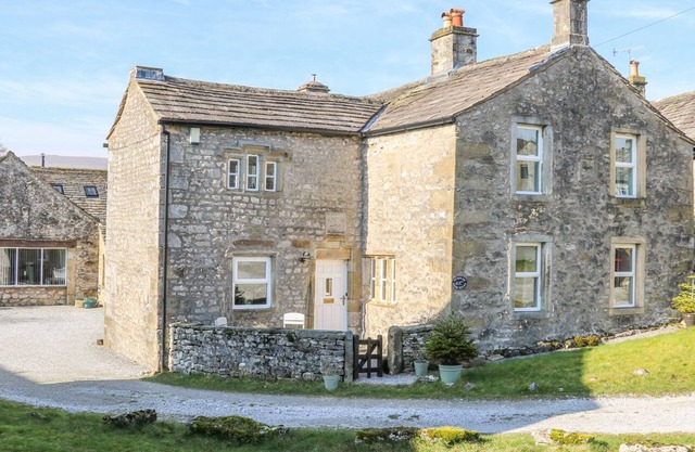 RENSHAW FARM, pet friendly, luxury holiday cottage in Grassington