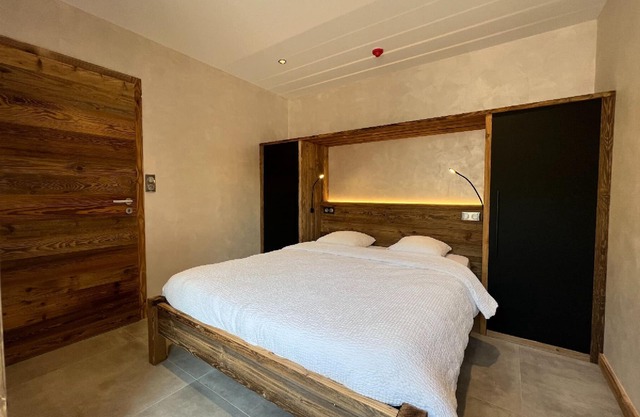 Rental of 12 gîtes and 1 chalet that can accommodate 2 to 10 people.