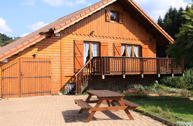 Rental of 12 gîtes and 1 chalet that can accommodate 2 to 10 people.