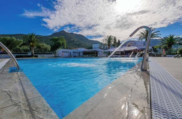Rescator Resort 108 - One Bedroom Resort, Sleeps 4