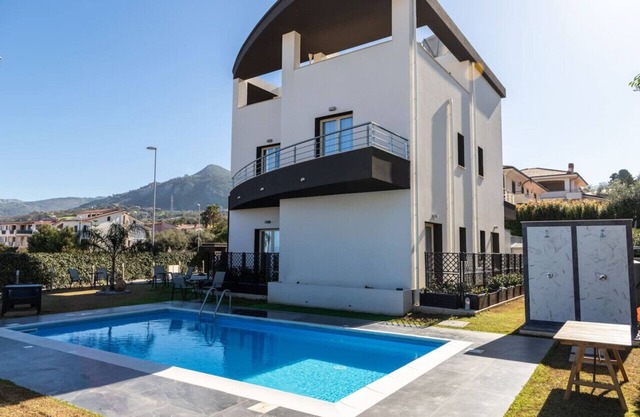 Residence Villa Nebros - Studio with Terrace and Pool