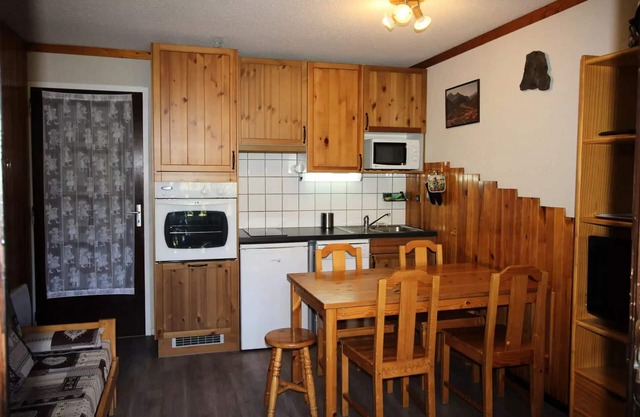 Residence Les Epervieres - Apartment in quiet chalet, on the edge of the forest
