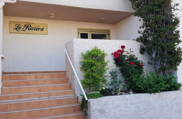 Residence le riviera with swimming pool