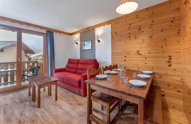 Resort center, 1st floor, swimming pool, sauna, balcony, tv, ski locker, 34m², Les Orres