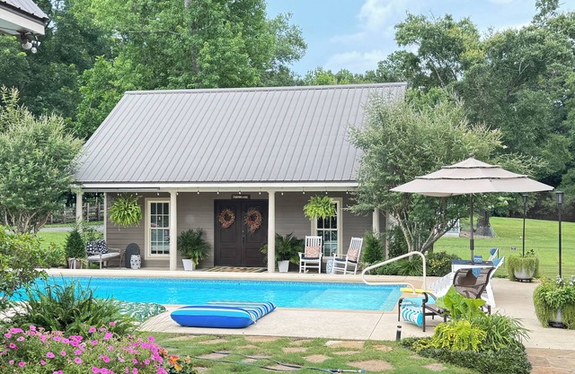 Resort Inspired Cottage: Troy's Top 1% Best VRBO