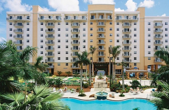 Resort Managed 2 BR -Sleeps 8 at Wyndham Palm Aire - Pools, Free Beach Shuttle!