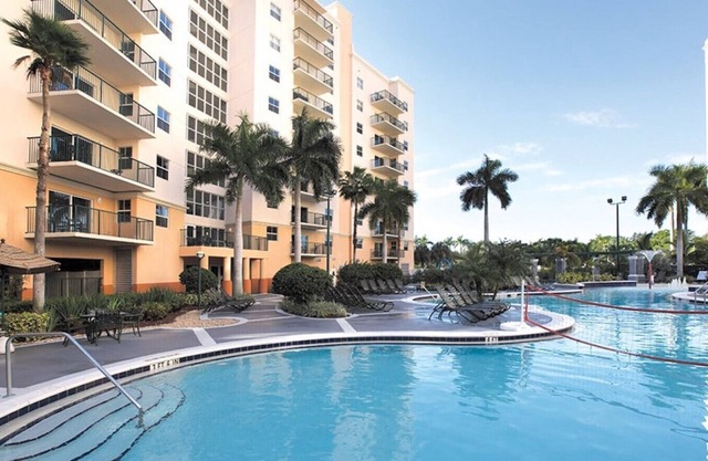 Resort Managed 2 BR -Sleeps 8 at Wyndham Palm Aire - Pools, Free Beach Shuttle!