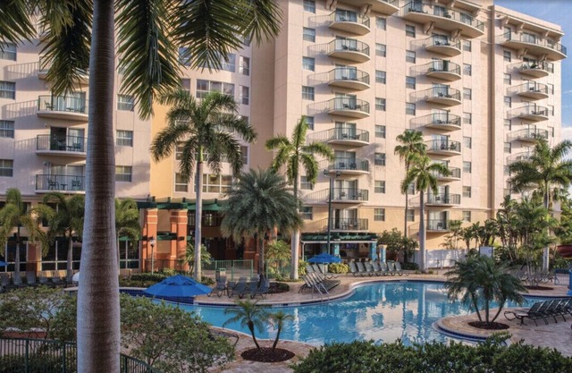 Resort Managed 2 BR -Sleeps 8 at Wyndham Palm Aire -Pools, Free Beach Shuttle!