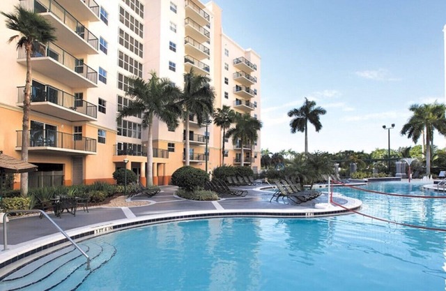 Resort Managed 2 BR -Sleeps 8 at Wyndham Palm Aire - Pools, Free Beach Shuttle!