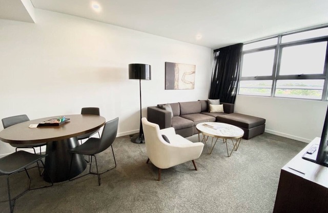 Resort Style 1 BD with Parking in the heart of Chatswood