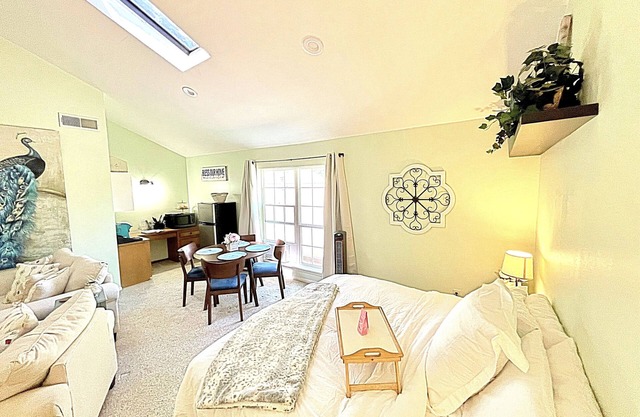 Resort-Style Studio on the Golf Course!