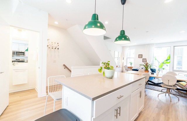 Rest & Relax by RIVER - 3 beds/3.5 Baths/Private Garage