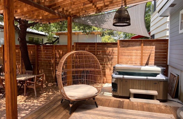 Retro Cowyboy Villa in the Heart of Austin