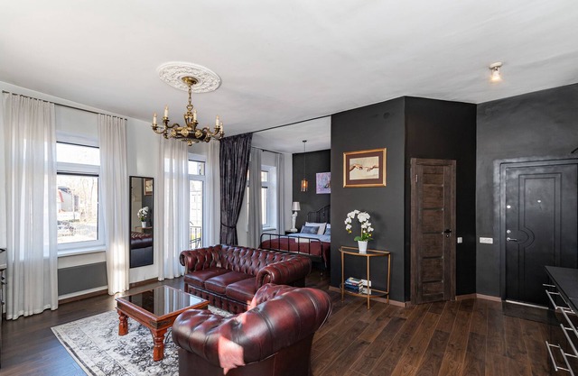 Retro Studio Old Town Apartment by Hostlovers