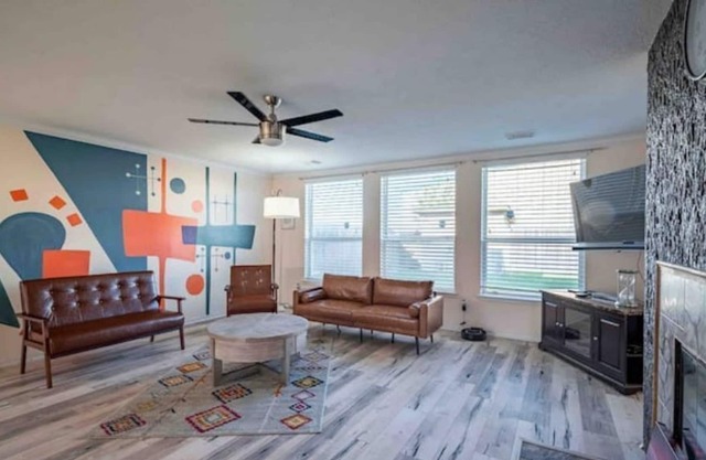 Retro Stylish 4BRs Home - Peaceful Place